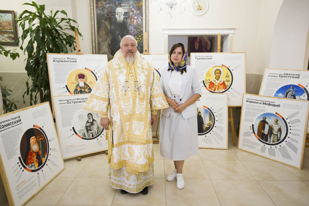 Архиепископ Стефан вручил награду победителю епархиального конкурса "Пасхальная писанка - 2022"